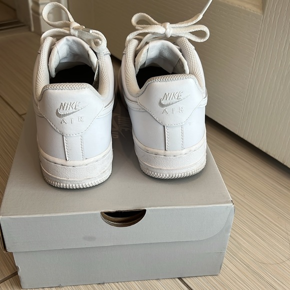 Women’s Air Force ones size 6.5 - Picture 3 of 4